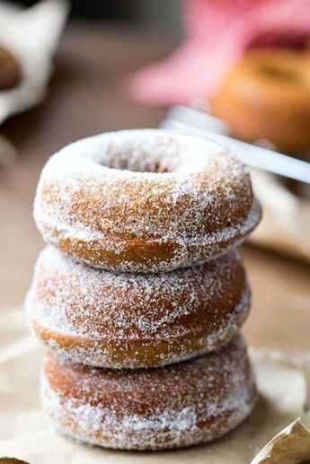 Gingerbread Baked Donuts Recipe - yummy winter or Christmas breakfast, treat, or dessert! Baked Donuts Recipe, Gingerbread Donuts, Coconut Dessert, Baked Donut Recipes, Donuts Recipe, Brownie Desserts, Homemade Donuts, Doughnut Recipe, Delicious Donuts