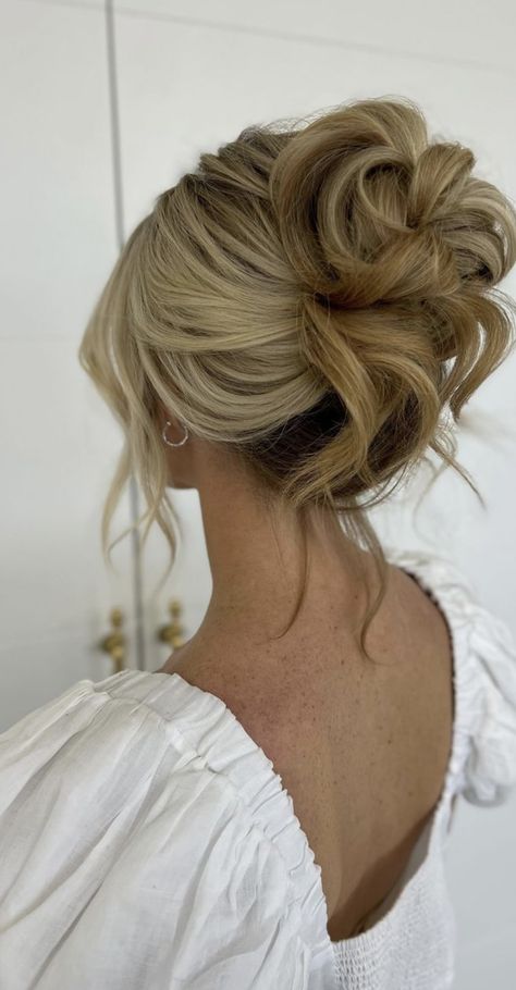 Bridesmaid Hair Inspo, Bridemaids Hairstyles, Wedding Hair Up, Guest Hair, Bridesmaid Hair Makeup, Ball Hairstyles, Prom Hairstyles For Long Hair, Wedding Hair Inspiration, Penteado Cabelo Curto