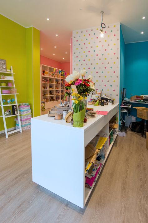 Candy Store Design, Stationery Store Design, Gift Shop Interiors, Retail Lighting, Kids Room Paint, Genius Ideas, Balloon Shop, Home Decoration Ideas, Craft Room Office