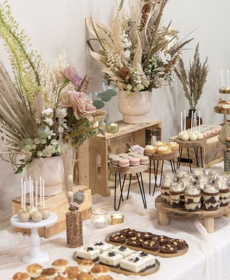 Rustic Boho Dessert Table, Boho Cake Table Ideas, Boho Candy Table Ideas, Boho Desserts Ideas, Boho Baby Shower Dessert Table Boy, Boho Candy Bar Sweet Tables, Bohemian Dessert Table Ideas, Boho Chic Wedding Cake Dessert Tables, Boho Baby Shower Candy Table