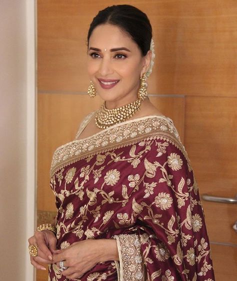 Verbena India - Online Wedding Magazine - Subscribe Now Madhuri Dixit Saree, Bride’s Mother, Party Makeup Looks, Brides Mom, Makeup For Moms, Mother Of Bride Outfits, Big Fat Indian Wedding, Bride Groom Dress, Looks Party