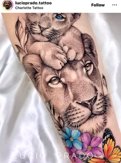 Lioness And Cub Tattoo, Mutterschaft Tattoos, Female Lion Tattoo, Disney Sleeve Tattoos, Cute Thigh Tattoos, Lady Tattoo, Lioness Tattoo, Lion Tattoo Sleeves, Family Tattoo Designs