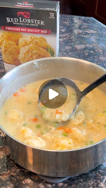 Gluten Free Red Lobster Biscuits, Biscuit Chicken And Dumplings, Easy Chicken And Dumplings Recipe, Easy Chicken And Dumplings, Chicken Soup Recipes Easy, Red Lobster Cheddar Bay Biscuits, Chicken Dumpling Soup, Chicken And Dumplings Recipe, Cheddar Bay Biscuits