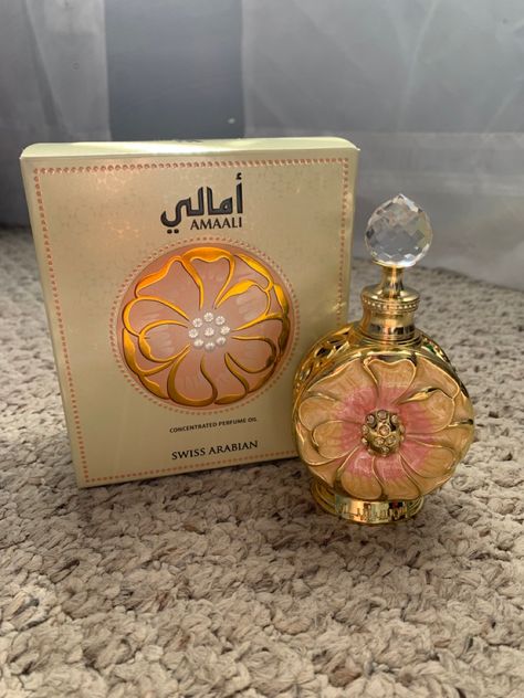 beautiful floral pink bottle of Swiss Arabian perfume oil; think vanilla, and flowers Arab Scents, Swiss Arabian Perfume, Perfume Smells, Arabian Perfume, Swiss Arabian, Parfum Victoria's Secret, Fragrance Lab, Pretty Perfume Bottles, Fragrances Perfume Woman