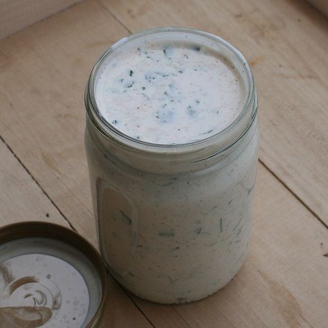 good info on making your own salad dressings Gluten Free Ranch Dressing, Healthy Ranch Dressing, Buttermilk Ranch Dressing, Ranch Dressing Recipe, Salad Dressing Recipes Homemade, Homemade Ranch Dressing, Homemade Buttermilk, Cottage Cheese Recipes, Homemade Ranch