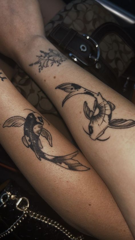 ying and yang koi fish tattoo |   couple tattoos mini Koi Fish Tattoo Couple, Pez Koi Tattoo, Coy Fish Tattoos, Karp Koi, Best Friend Tattoo, Virgo Tattoo Designs, Maching Tattoos, Ying And Yang, Tattoo Couple