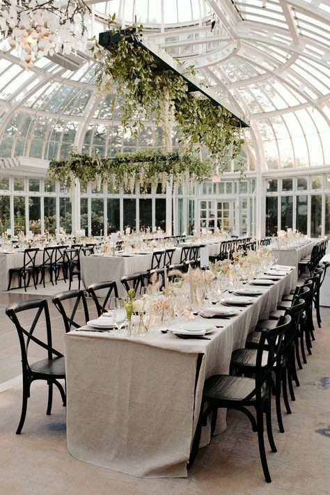 Modern Garden Wedding Reception, Boujie Wedding, Manifesting Marriage, Green House Wedding, Winter Garden Wedding, Brooklyn Botanical Garden Wedding, Brazilian Wedding, Fasad Design, Wedding Restaurant