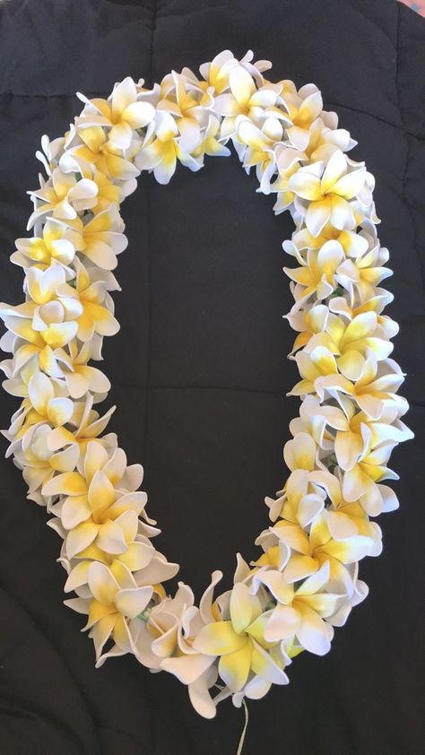 Puja Accessories, Hawaiian Flower Arrangements, Samoan Wedding, Frangipani Wedding, Vintage Wedding Invitation Cards, Wedding Lei, Haku Lei, Home Flower Decor, Flower Garland Wedding