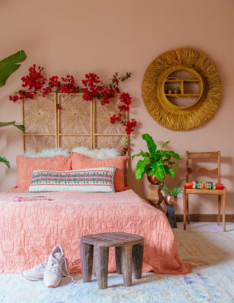 One room, seven paint colors | Jungalow by Justina Blakeney San Clemente Rose Benjamin Moore paint wall color Justina Blakeney, Dekorasi Kamar Tidur, Bohemian Bedroom, Quilt Set, Boho Living Room, Room Ideas Bedroom, Boho Bedroom, Aesthetic Room Decor, Room Decor Bedroom