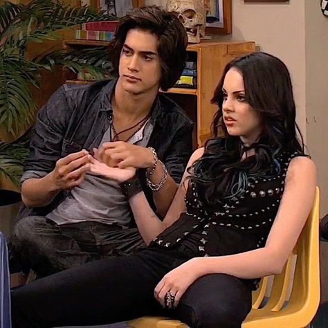 beck jade victorious Beck From Victorious, Victorious Show, Jade Victorious, Jade And Beck, Empress Sissi, Beck Oliver, Victorious Cast, Tv Show Couples, Jade West