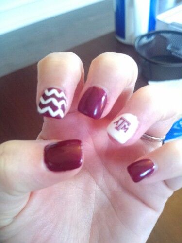 Football Aggie nail designs Texas A&M nails Gig 'Em nails Feather Nail Designs, Football Nail Designs, Zebra Nail Designs, Em Nails, Texas Nails, Football Nails, Kids Nail Designs, Gold Acrylic Nails, Hello Nails