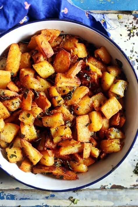 Potato roast or aloo roast is a delicious way to roast potatoes with Indian spices. This pan roasted potatoes are so good with rice. You don't need many ingredients or there are no complicated steps here. Just with couple of good potatoes and simple seasoning, you will love how delicious this potato roast turns out. Here is how to make easy pan roasted potatoes! Stove Top Potatoes, Potatoes On The Stove, Pan Roasted Potatoes, Russet Potato Recipes, Recipes Stove Top, Best Vegetable Recipes, Vegetable Casserole Recipes, Skillet Potatoes, Easy Potato Recipes