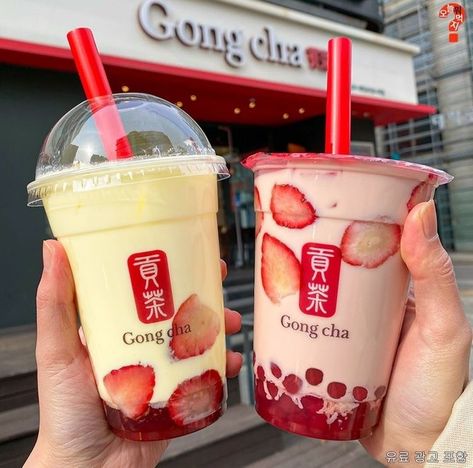 Gong Cha, Bebidas Do Starbucks, Yummy Comfort Food, Think Food, Food Drinks Dessert, Kawaii Food, Cute Desserts, Food Obsession, Cafe Food