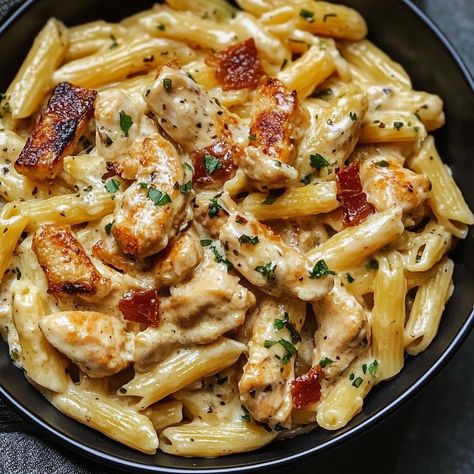 Marry Me Chicken Pasta, Creamy Parmesan Chicken, Tuscan Chicken Pasta, Marry Me Chicken, Macaroni Recipes, Garlic Recipes, Chicken Pasta Recipes, Tender Chicken, Chicken Alfredo