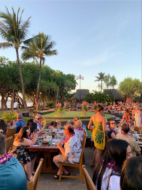 sunset in hawaii at an hawaiian luau eating dinner with the family Hawaii Luau Aesthetic, Hawaii Restaurant Aesthetic, Hawaii Trip With Friends, Family Trip To Hawaii, Summer In Hawaii Aesthetic, Byu Hawaii Aesthetic, Birthday In Hawaii, Luau Aesthetic, Hawaii Vacation Aesthetic