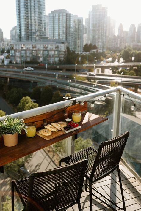 Top Adjustable Railing Balcony Bar in North America for Small Apartment and Condo Patios Balcony Breakfast Bar, Tiny Balcony Seating Ideas, Small Balcony With Bbq, High Balcony Ideas, Small Balcony With Grill, Bar On Balcony, Mid Century Modern Balcony Ideas, Small Apartment Porch Ideas Tiny Balcony, Diy Folding Balcony Table