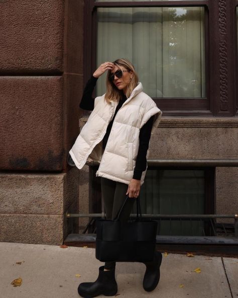 White Puffer Vest Outfit Street Style, Lv Easy Pouch On Strap Outfit, White Vest Puffer Outfit, Creme Puffer Vest Outfit, White Vest Outfit Winter, White Puffer Vest Outfits For Women, White Gilet Outfit, White Long Sleeve Bodysuit Outfit, Beige Puffer Vest Outfit