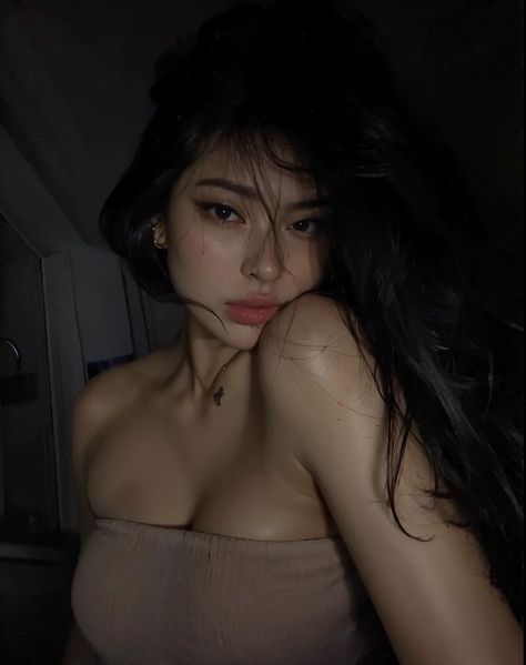 Wasian Female, Asian Selfies Poses, Dark Selfie Ideas, Aesthetic Selfie Poses Instagram, Dark Asian Aesthetic, Fem Poses Reference, Selfie Poses Instagram Hot, Hot Photo Ideas For Instagram, Intimidating Beauty