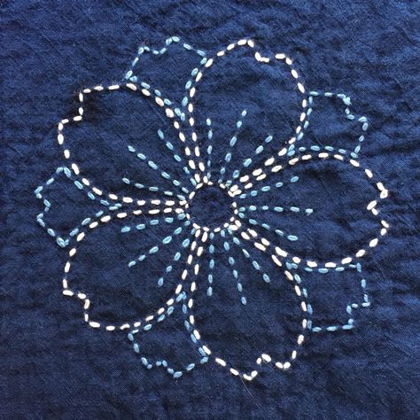 wabi-sabi quilts Sashiko Sakura, Japanese Embroidery Sashiko Pattern, Sashiko Embroidery Patterns, Japanese Embroidery Patterns, Japanese Quilt Patterns, Embroidery Sashiko, Boro Stitching, Sashiko Pattern, Japanese Quilts