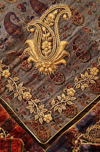 Beautiful Iranian Handicraft: "Termeh" : ترمه  It's all colorful, meaningful and certainly WORTHFUL .. Iranian Textiles, Persian Civilization, Gold Work Embroidery, Square Fabric, Persian Art, Crazy Quilting, Iranian Art, Gold Work, Gold Embroidery