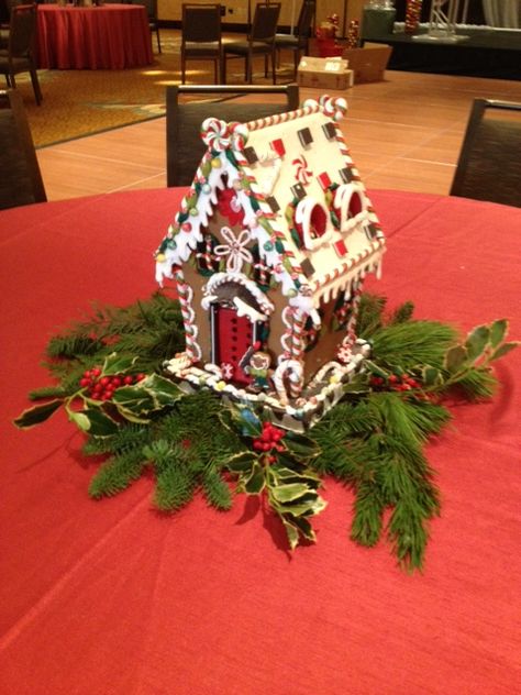 Gingerbread Centerpiece Gingerbread House Wedding Centerpiece, Gingerbread Centerpieces Diy, Gingerbread House Centerpiece, Gingerbread Table Setting, Gingerbread Centerpiece, Holiday Party Centerpieces, Christmas Centre Pieces, Christmas Party Centerpieces, Church Christmas Party