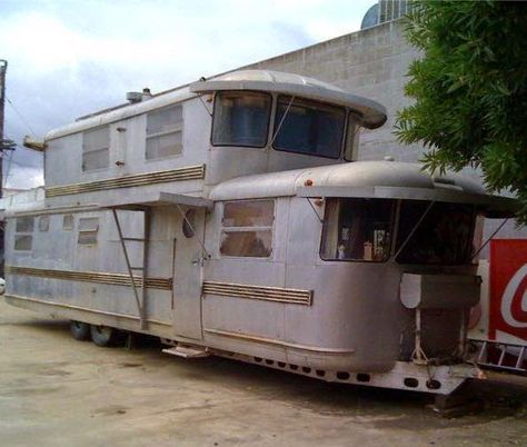 Take a Tour of a Two-Story Spartan Manor Trailer Spartan Trailer, Retro Trailers, Cool Rvs, Van Rv, Classic Campers, Old Campers, Camping Trailers, Vintage Rv, Vintage Campers Trailers