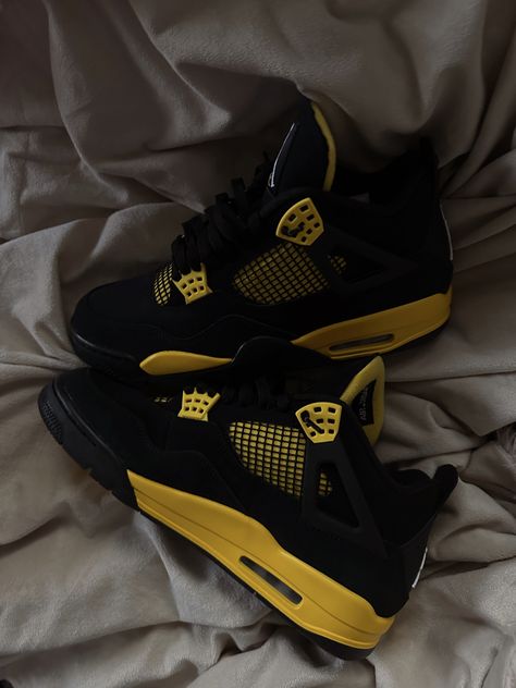 Air Jordan 4 Jordan 4 Thunder, 4s Outfit, Zapatillas Jordan Retro, Jordan 4’s, Pretty Sneakers, Shoes Wallpaper, Trendy Shoes Sneakers, Preppy Shoes, Pretty Shoes Sneakers