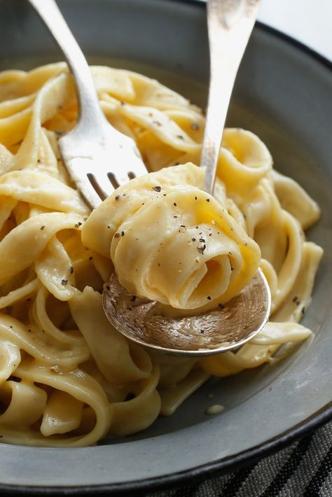 NYT Cooking: This recipe came to The Times in a 2004 article about Elaine Kaufman, the founder and proprietress of the famed New York restaurant and celebrity hot spot that bore her name and where this dish was served. There is nothing fancy or complicated about it – it's glorified macaroni and cheese, really – but it is delicious and deeply satisfying. (Fun fact: Jackie O was ... Salsa Alfredo Receta, Fetuchini Alfredo, Fetuccini Alfredo, Fettuccini Alfredo, Fettuccine Recipes, Fettuccine Alfredo Recipes, Italian Sauce, Alfredo Sauce Recipe, Alfredo Recipe