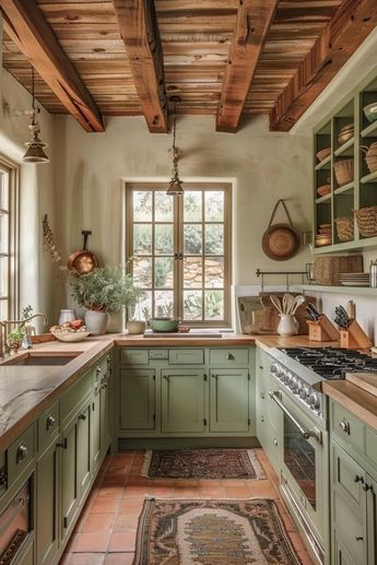 Green Rustic Kitchen Cabinets, Küchen In U Form, Mint Green Kitchen, Cocina Shabby Chic, Green Kitchen Designs, Sage Green Kitchen, Green Kitchen Cabinets, Cottage Kitchens, Vintage Farmhouse Decor