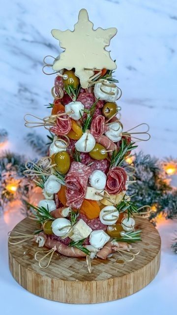 Charcuterie Tree, Tree Charcuterie, Holiday Apps, Best Christmas Appetizers, Son Of A Nutcracker, Christmas Buffet, Southern Christmas, Christmas Apps, Amazing Food Decoration