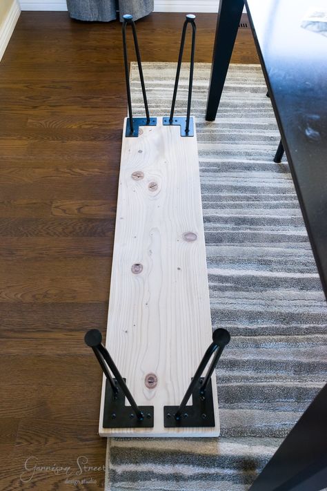 Bench Hairpin Legs Diy, Hairpin Dining Table Diy, Dining Room Table Bench Diy, Home Bench Ideas, Diy Long Bench Seat, Diy Hairpin Table, Bench With Hairpin Legs Diy, Diy Bench For Dining Table, Diy Dinner Table Bench