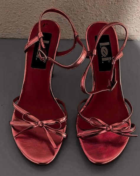 Luxury Retro Heels, 90s Heels Vintage, Red Heels Aesthetic Vintage, Luxury Vintage Summer Heels, Pink Vintage Party Heels, Pretty Heels, Mini Short, Cute Heels, Prom Shoes