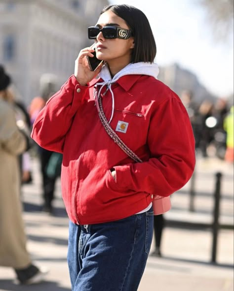 Carhartt Outfit Woman, Carhartt Jacket Outfit Woman, Red Carhartt Jacket, Carhartt Women's Outfit, Red Hoodie Outfit, Carhartt Jacket Women's, Carhartt Fashion, Red Jacket Outfit, Woman Streetwear