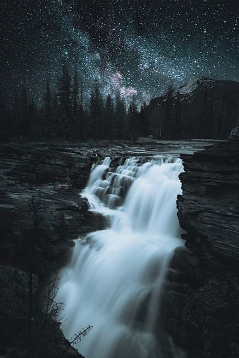 waterfall night stars Waterfall At Night Aesthetic, Waterfall At Night, Night Waterfall, Waterfall Aesthetic, Moon Over Water, Waterfall Project, Calming Photos, Cool Car Backgrounds, Night Rainbow