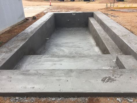 Concrete Swimming Pool Ideas, Soaking Pool, Splash Pools, Fiberglass Pool Installation, Cement Pools, Homemade Pools, Concrete Pools, Small Inground Pool, Concrete Swimming Pool