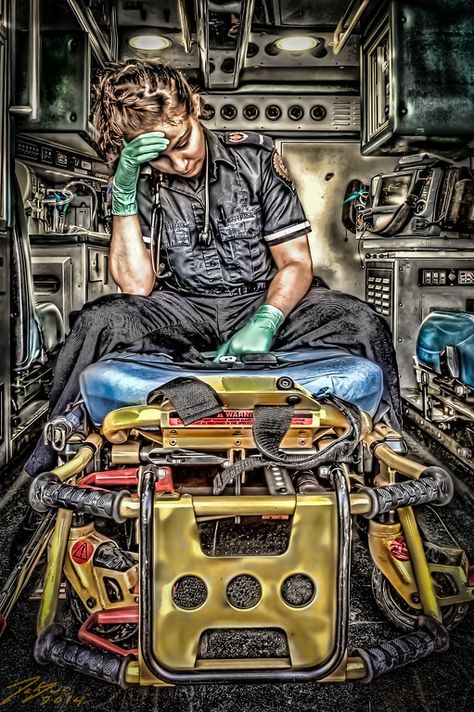 This one is for my EMS Sisters. Some nights we take any chance to take a little breather and debrief ourselves on the calls we've done. Although most of us are very confident we're our very worst critics when it comes to our work. Fire Medic, Ems Humor, Paramedic School, Flight Nurse, Firefighter Paramedic, Firefighter Emt, 1st Responders, Emt Paramedic, Emergency Medical Technician