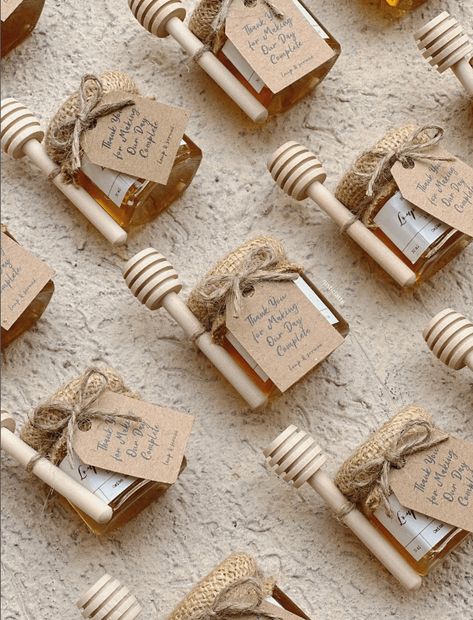 Budget Wedding Favours, Honey Jar Wedding Favors, Wedding Doorgift, Unusual Wedding Favours, Honey Favors, Candle Wedding Gift, Honey Packaging, Wedding Favor Ideas, Honey Gifts