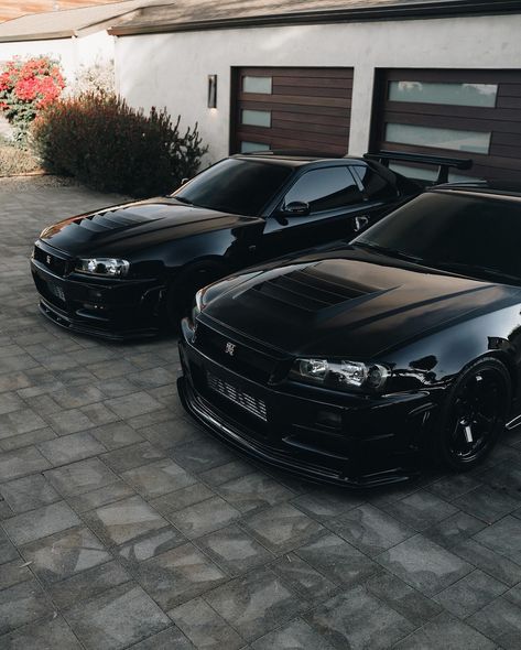 R34 Twins #GTR #nissan #nismo #rb26dett #skyline #racecar #sportcar #jdm #tokyo Jdm Tokyo, Nissan Gtr Nismo, Gtr Nissan, Gtr Nismo, Nissan Gtr R34, R34 Skyline, Nissan Nismo, R34 Gtr, Seeing Double