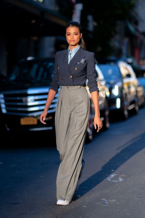 Blk Women, Style Casual Chic, Woman Suit Fashion, Classic Pants, Classy Work Outfits, Stylish Work Outfits, Hairstyles For Short Hair, Outfit Look, Corporate Office