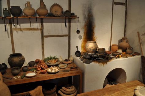 Reconstruction of a Roman kitchen at the Museum of London. Roman Kitchen, Ancient Roman Food, Roman House, Roman Food, Roman Britain, Classical Interior, London Museums, Roman History, Design Living Room