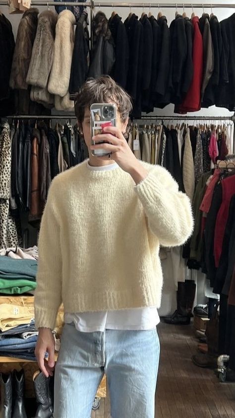 Christmas Outfit Men, Sweater Outfits Men, Classy Streetwear, Streetwear Fall, Aesthetic Outfits Men, Loose Fit Sweater, Instagram Jewelry, Thrift Fashion, Foto Ideas Instagram