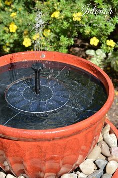 Plant Pot Water Fountain Bird Bath Solar Pump Pot Water Fountain, Diy Solar Water Fountain, Pot Fountain, Stacked Flower Pots, Solaire Diy, Solar Water Feature, Diy Solar Fountain, Fall Deck, Bird Fountain