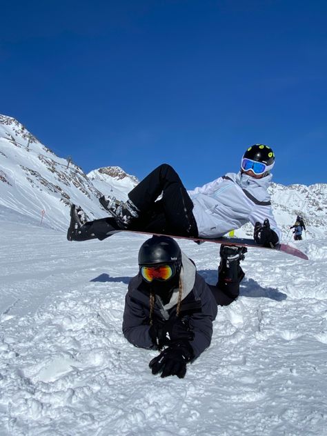 Winter| snowboard| mountain| ski trip| funny| bestfriends| aesthetic| instagram photo ideas Josh Chen And Jules Ambrose, Ski Trip Pictures, Ski Pictures Ideas, Snowboard Pictures, Snowboarding Pics, Snowboard Aesthetic, Mountain Photo Ideas, Josh Chen, Snowboarding Pictures