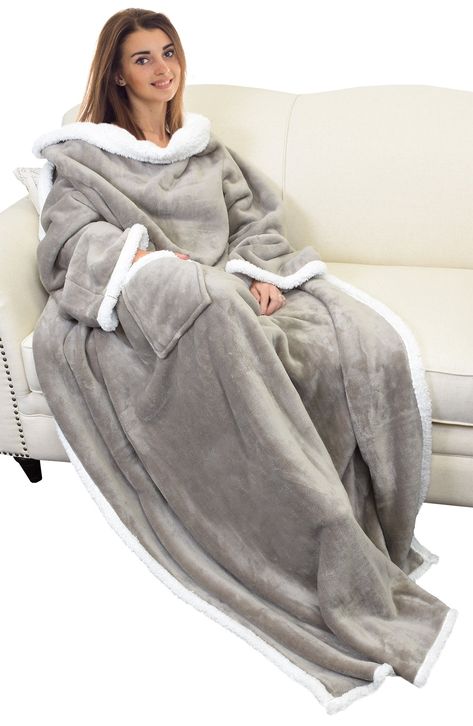 Snuggie Blanket, Hoodie Sewing, Blanket With Sleeves, 20th Bday, Wishlist Ideas, Moda Emo, Sweatshirt Blanket, Snuggle Blanket, Sherpa Throw Blankets