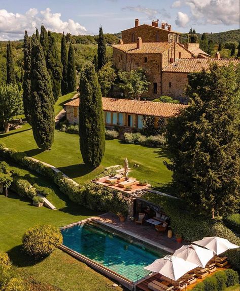 Toscana Architecture, بيوت ملكية, Vineyard Home, Modern Mediterranean Home, Tuscany House, Villa Toscana, Italy House, Italy Villa, Villas In Italy