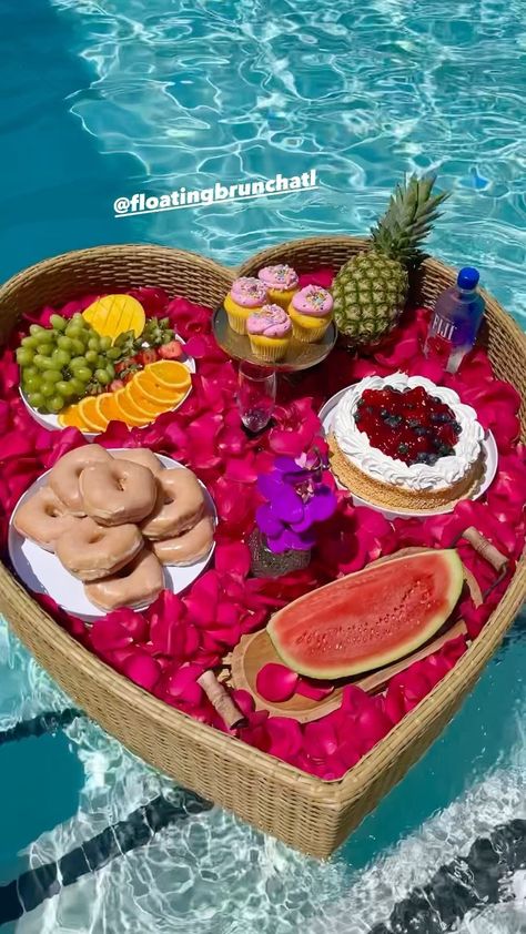 Floating Brunch, Someone Floating, Rainbow Dinner, Anniversary Brunch, Floating Breakfast, Brunch Decor, Breakfast Tray, Birthday Stuff, Special Someone