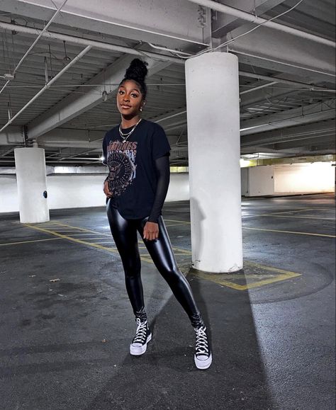 Outfits With Platform Converse, Hightop Converse Outfit, Black Platform Converse Outfit, Platform Converse Outfit, Black Platform Converse, Legging Outfit, Casual Date Night Outfit, Converse Outfit, Senior 2023