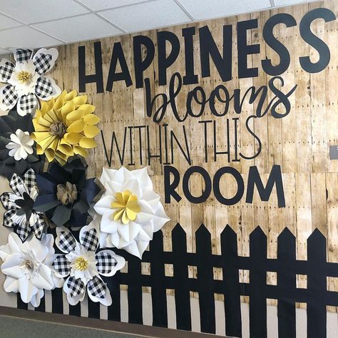 We have a NEW FAVORITE 😆 This pretty little number decorates the outside of our old school’s volunteer/parent work room! The administration… Baby Room Nursery School, Ideas For Baby Room, Bee Themed Classroom, Bee Classroom, Infant Classroom, Preschool Bulletin, Teachers Lounge, School Doors, Classroom Board