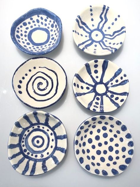 Ceramic Pottery Painting Ideas Bowls, Easy Pottery Painting Ideas Plates, Clay Bowl Painting Ideas, Easy Ceramic Painting Ideas, Painting Pottery Ideas Easy, Easy Pottery Painting Ideas, Ceramic Ideas Pottery, Pottery Painting Ideas Easy, Assiette Design