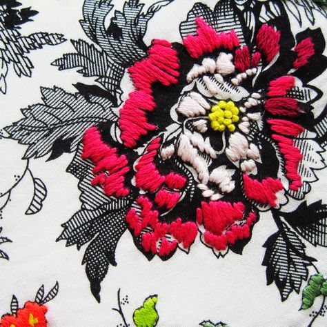 I really like the idea of adding coloured thread to black and white prints. Satin stitch and French knots in bright colours on monochrome floral print. Friday Flowers, Stitch Witchery, Tambour Embroidery, Diy Broderie, French Knots, Embroidery Designs Fashion, White Prints, Journal Page, Machine Shop